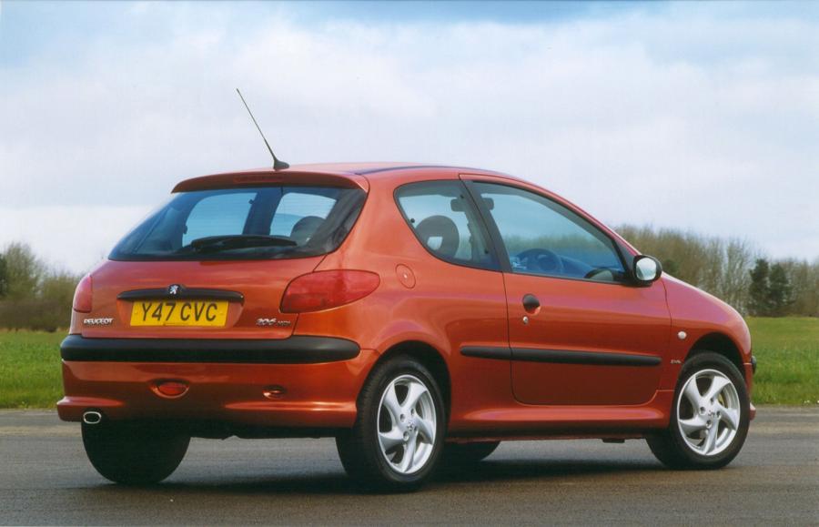  Peugeot 206 1998 года  (фото 28 из 46)